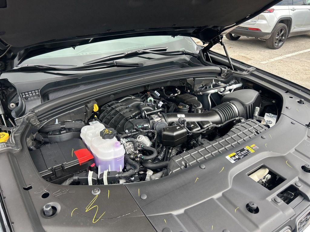 new 2025 Jeep Grand Cherokee car, priced at $37,012