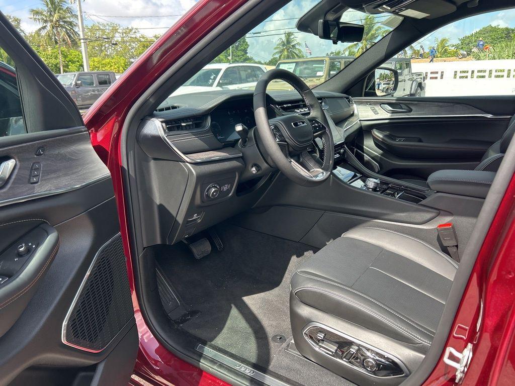 new 2025 Jeep Grand Cherokee car, priced at $53,903