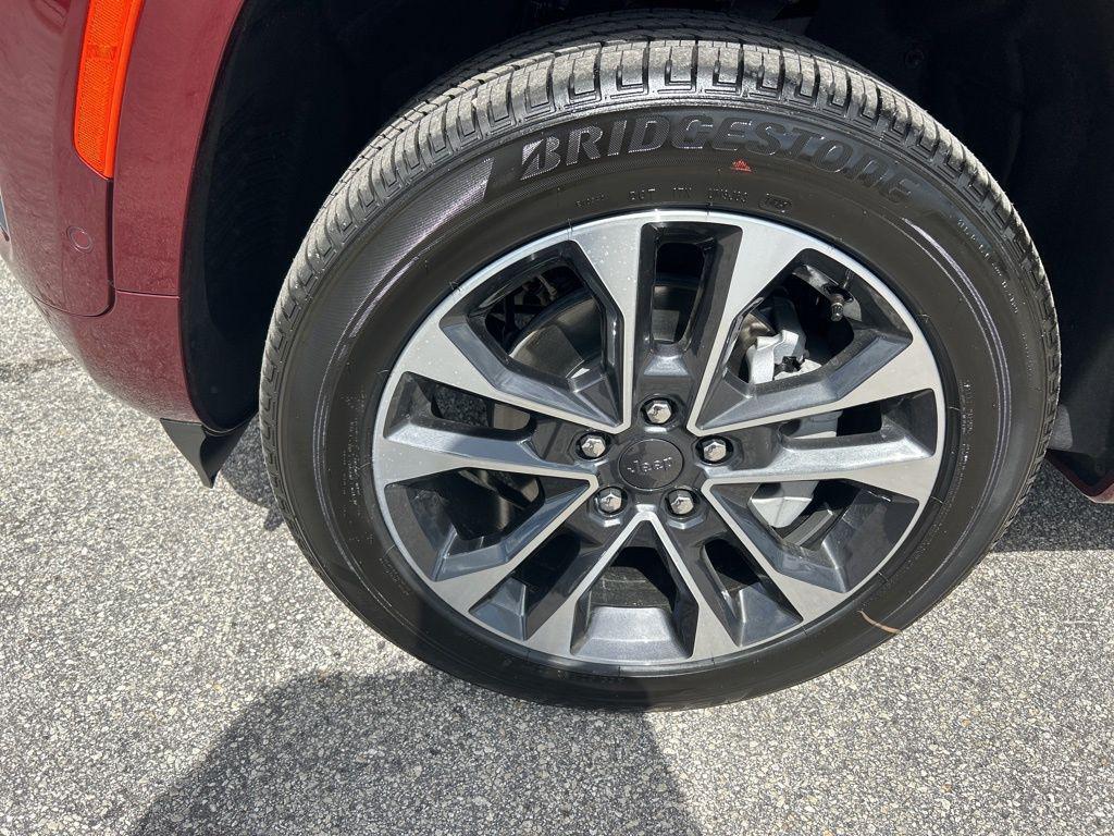 new 2025 Jeep Grand Cherokee car, priced at $53,903