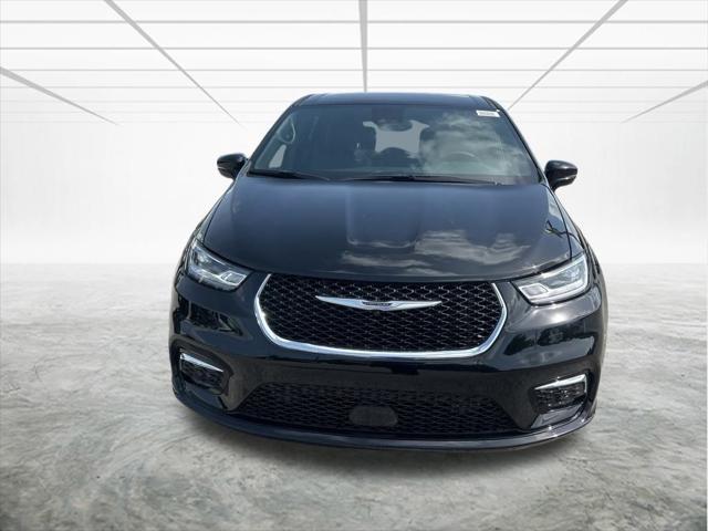 new 2025 Chrysler Pacifica Hybrid car, priced at $47,668