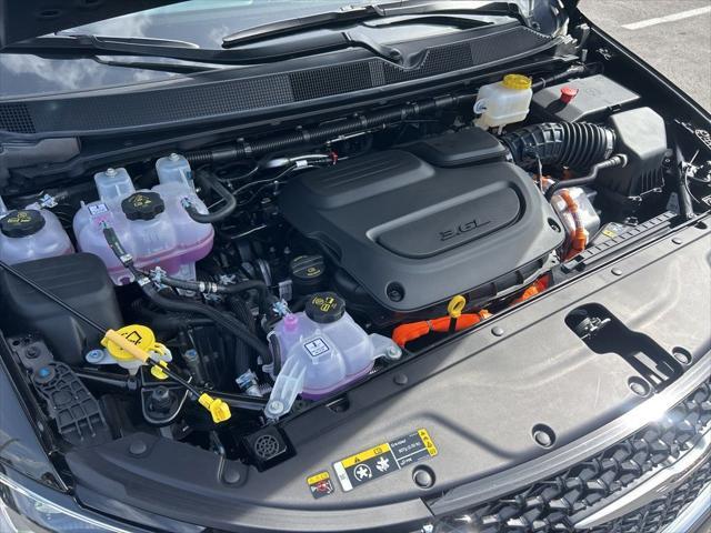 new 2025 Chrysler Pacifica Hybrid car, priced at $47,668