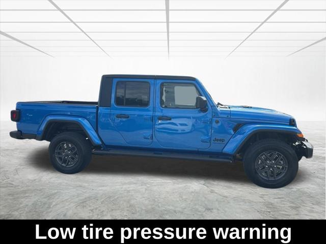 new 2024 Jeep Gladiator car, priced at $45,107