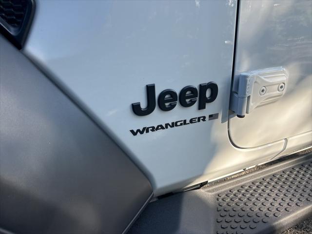 new 2025 Jeep Wrangler car, priced at $44,155