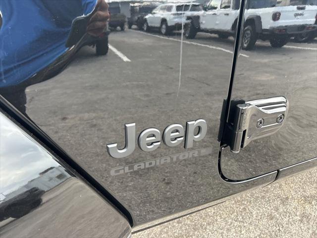 new 2025 Jeep Gladiator car, priced at $45,373