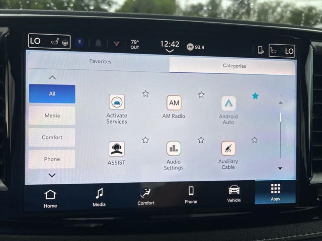 new 2025 Chrysler Pacifica car, priced at $40,152