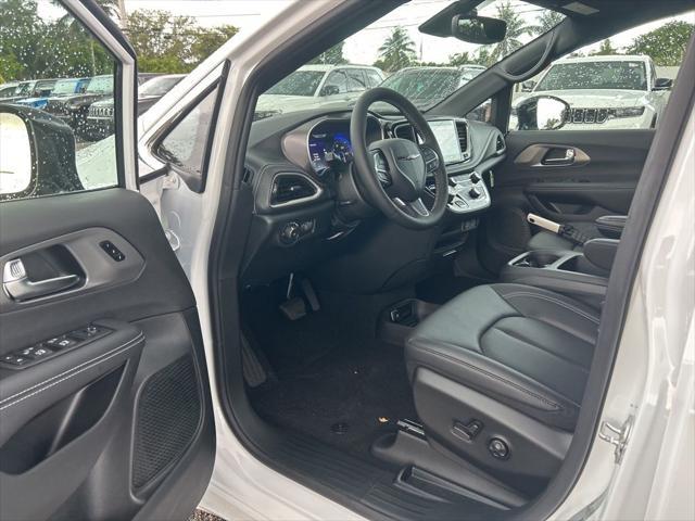 new 2025 Chrysler Pacifica car, priced at $40,152
