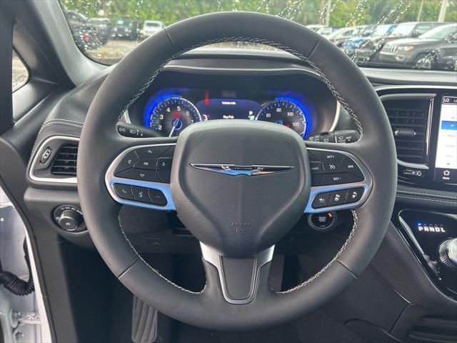 new 2025 Chrysler Pacifica car, priced at $40,152