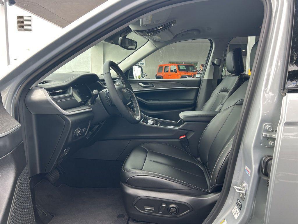 new 2024 Jeep Grand Cherokee L car, priced at $43,036