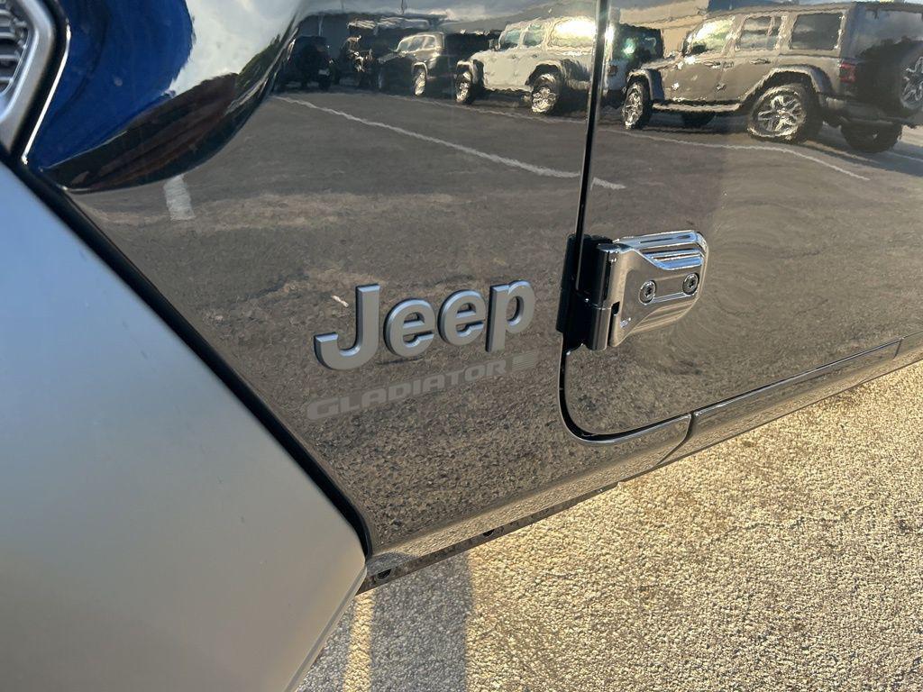 new 2026 Jeep Gladiator car, priced at $40,686