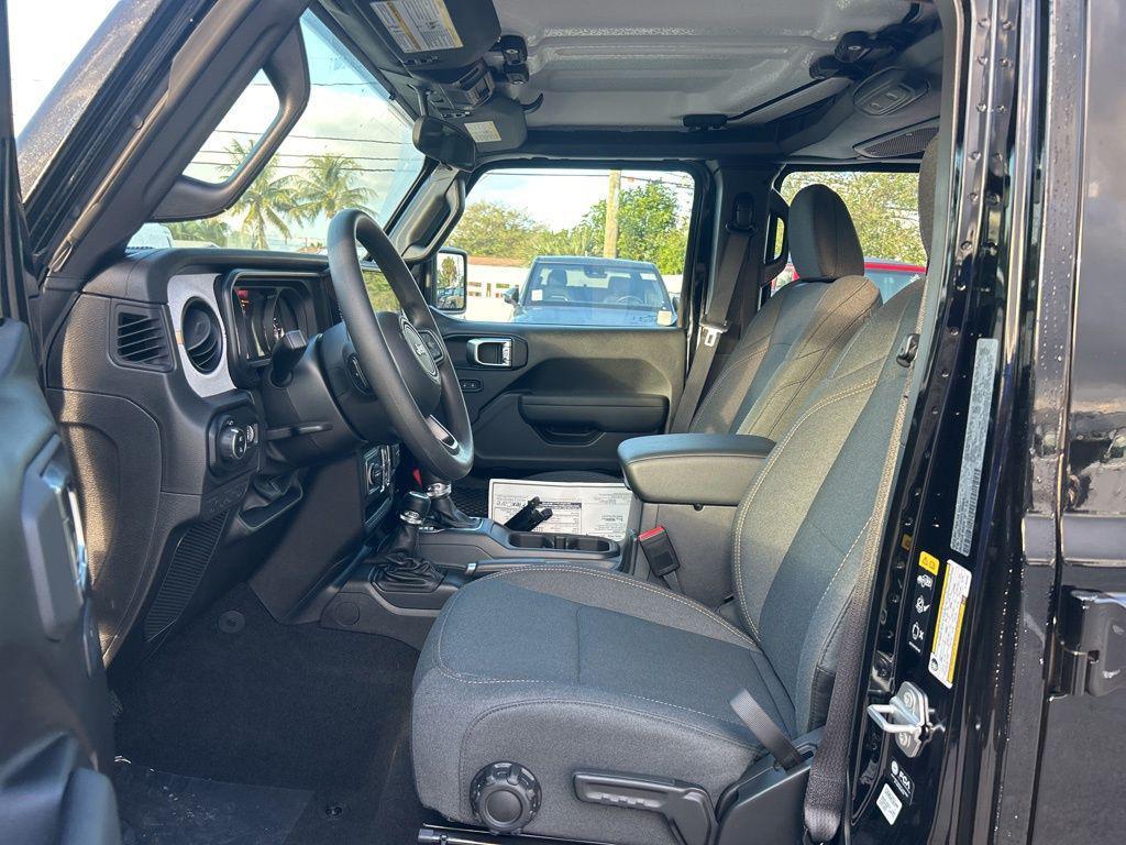 new 2026 Jeep Gladiator car, priced at $40,686