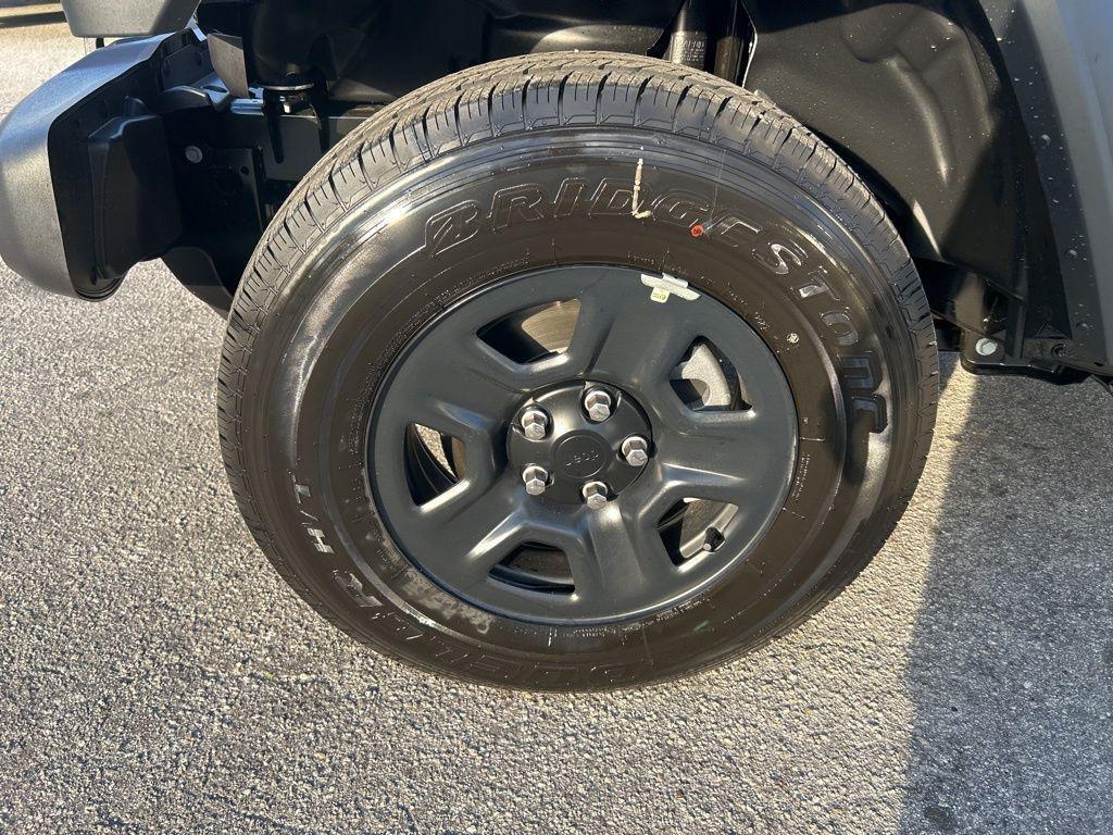 new 2026 Jeep Gladiator car, priced at $40,686