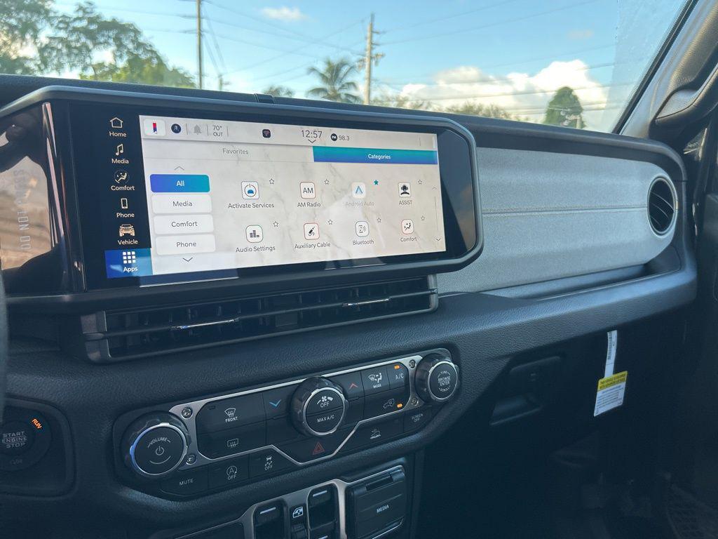 new 2026 Jeep Gladiator car, priced at $40,686