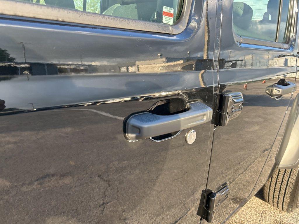 new 2026 Jeep Gladiator car, priced at $40,686