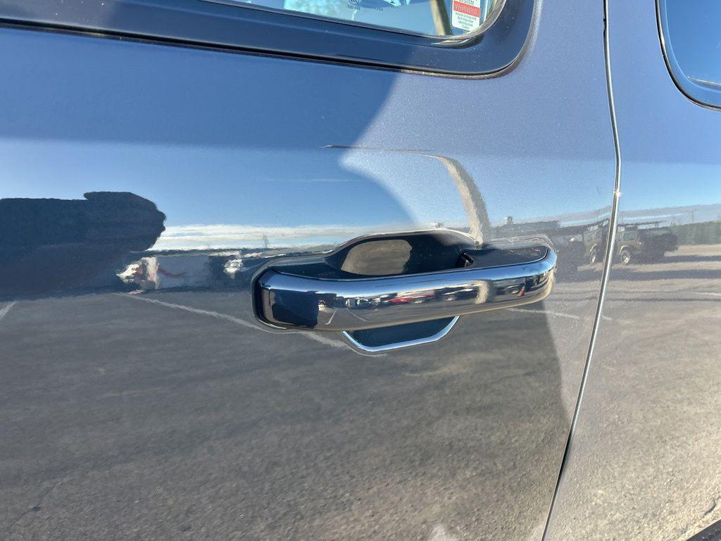 new 2025 Jeep Wagoneer L car, priced at $70,082