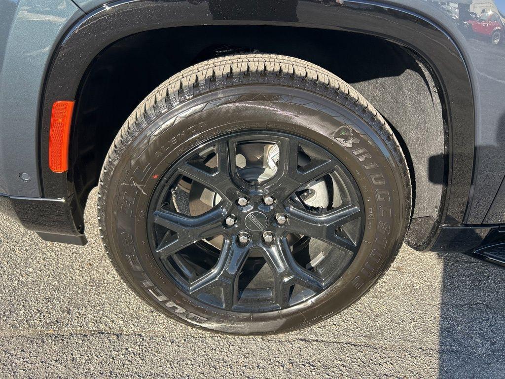 new 2025 Jeep Wagoneer L car, priced at $70,082