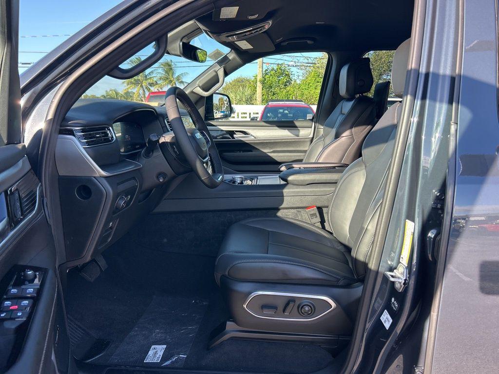 new 2025 Jeep Wagoneer L car, priced at $70,082