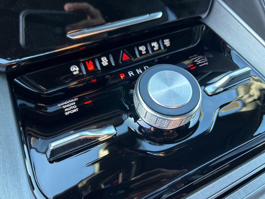 new 2025 Jeep Wagoneer L car, priced at $70,082