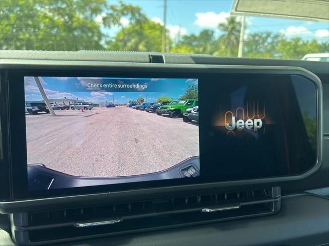 new 2025 Jeep Gladiator car