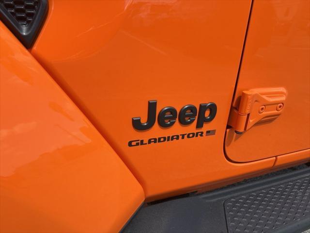 new 2025 Jeep Gladiator car