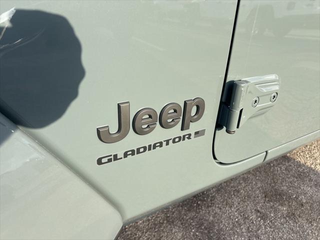 new 2025 Jeep Gladiator car, priced at $45,373
