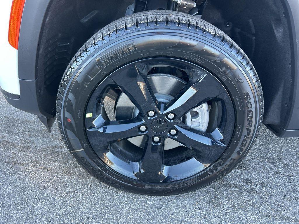 new 2025 Jeep Grand Cherokee L car, priced at $40,210