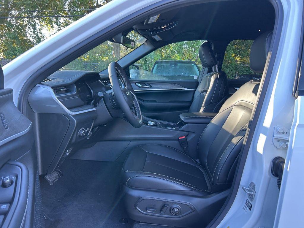 new 2025 Jeep Grand Cherokee L car, priced at $40,210