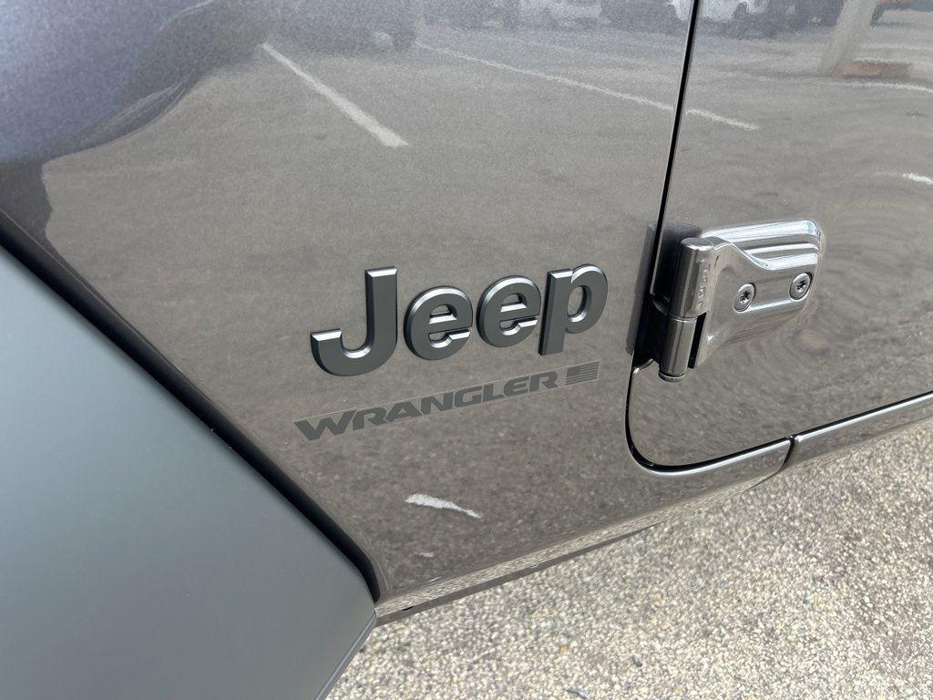 new 2025 Jeep Wrangler car, priced at $47,266