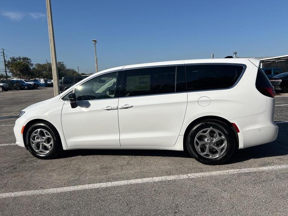 new 2024 Chrysler Pacifica car, priced at $52,445