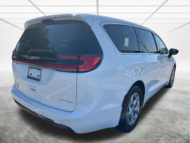 new 2024 Chrysler Pacifica car, priced at $42,445