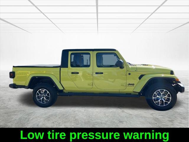 new 2024 Jeep Gladiator car, priced at $40,748