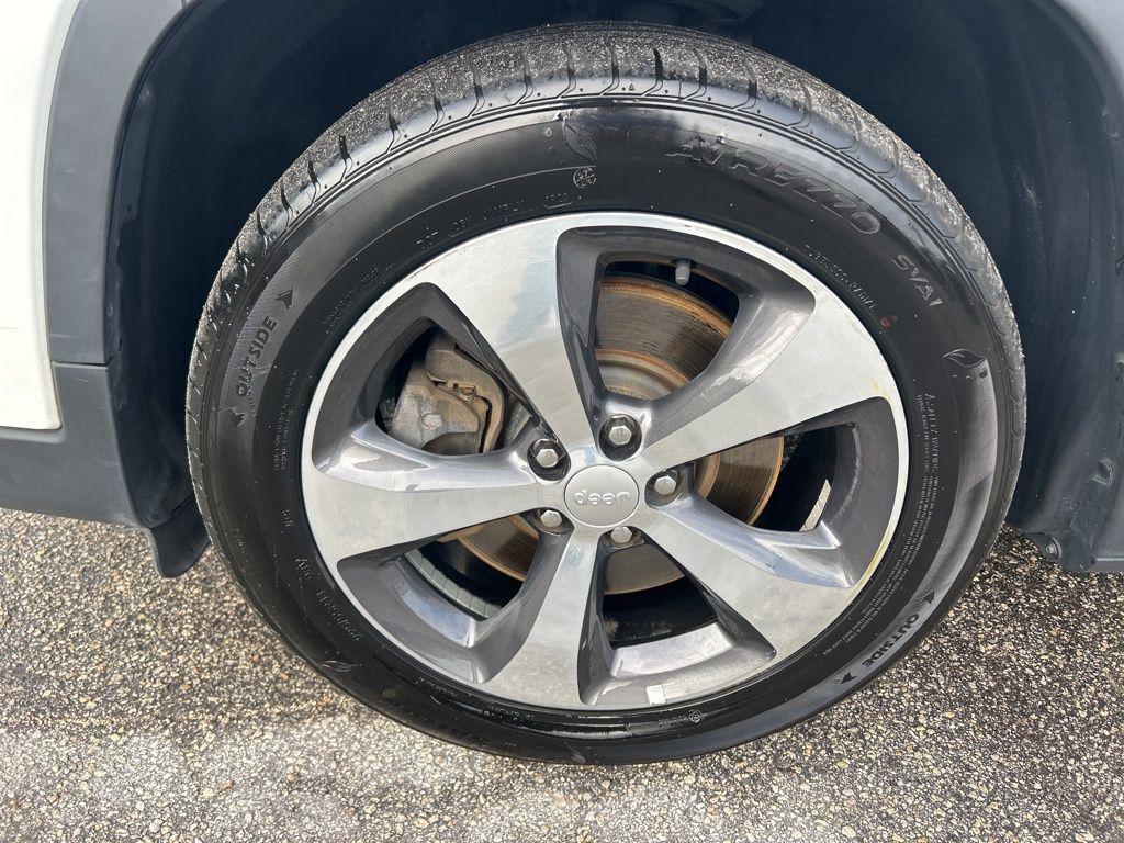 used 2019 Jeep Cherokee car, priced at $14,985