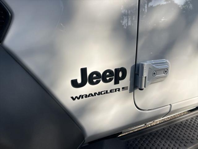 new 2025 Jeep Wrangler car, priced at $44,155