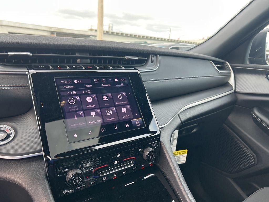 new 2025 Jeep Grand Cherokee car, priced at $37,012