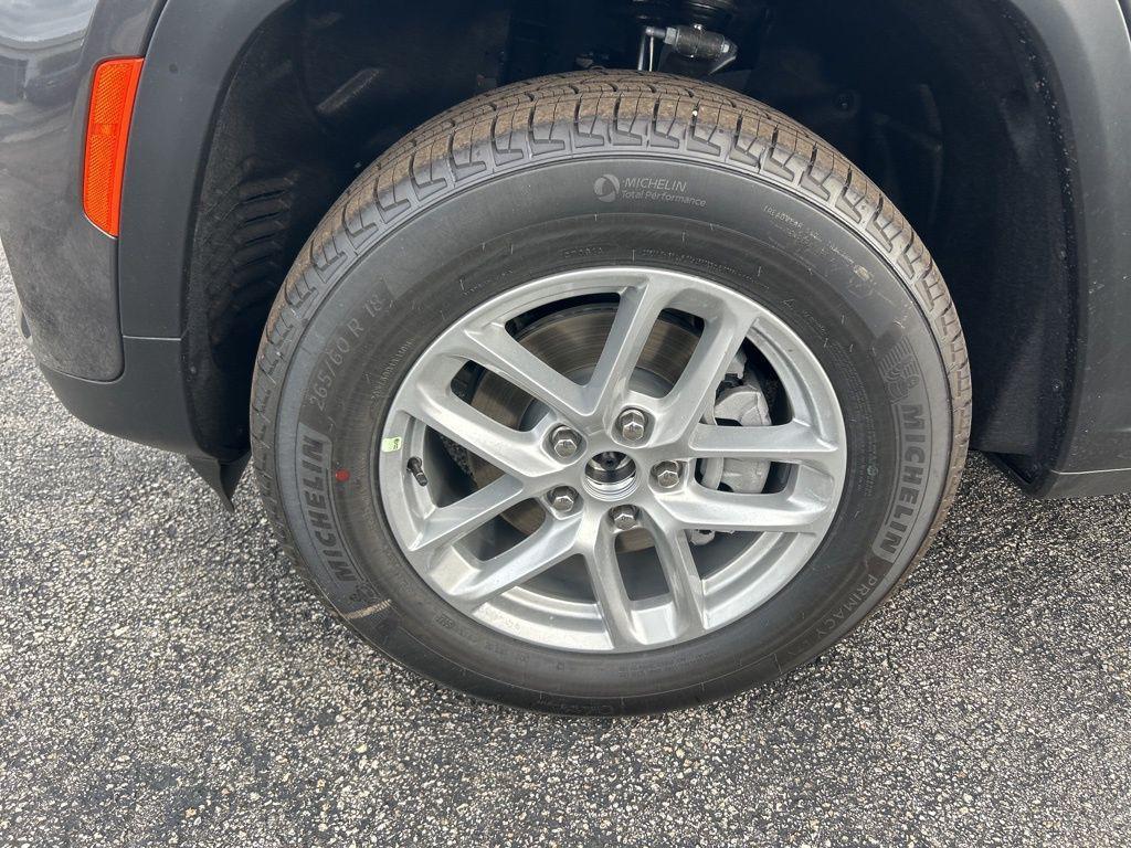 new 2025 Jeep Grand Cherokee car, priced at $37,012