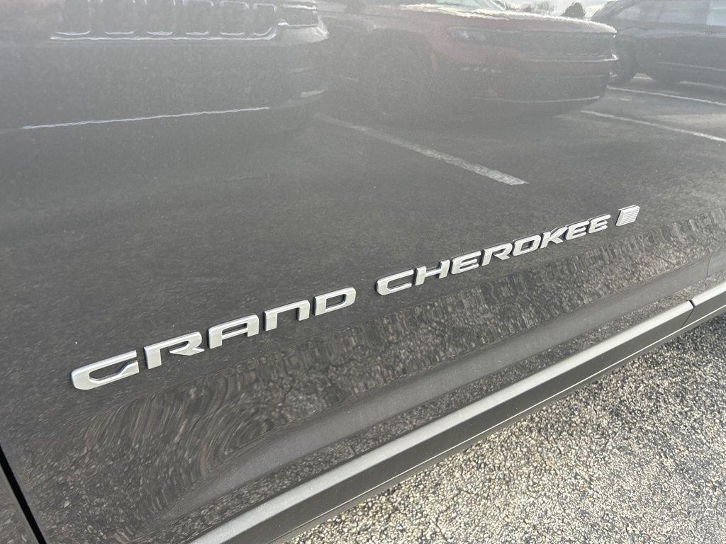 new 2025 Jeep Grand Cherokee car, priced at $37,012