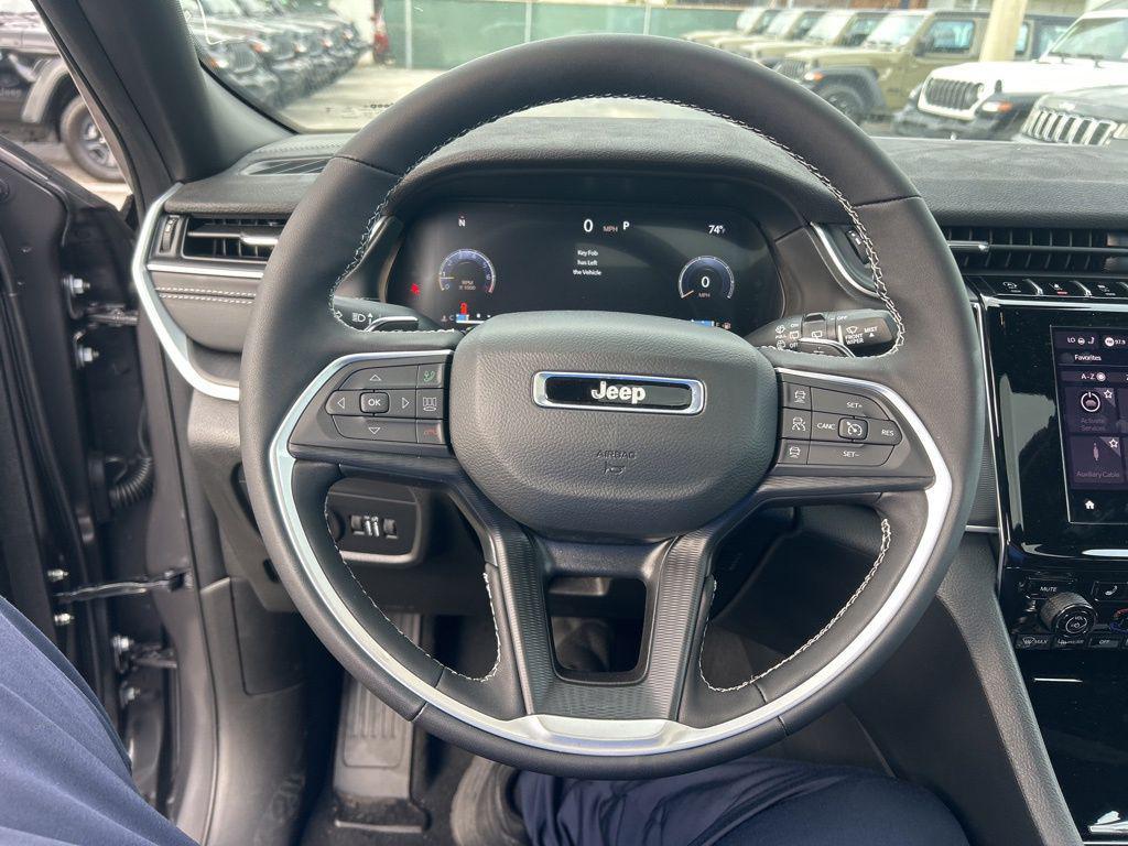 new 2025 Jeep Grand Cherokee car, priced at $37,012