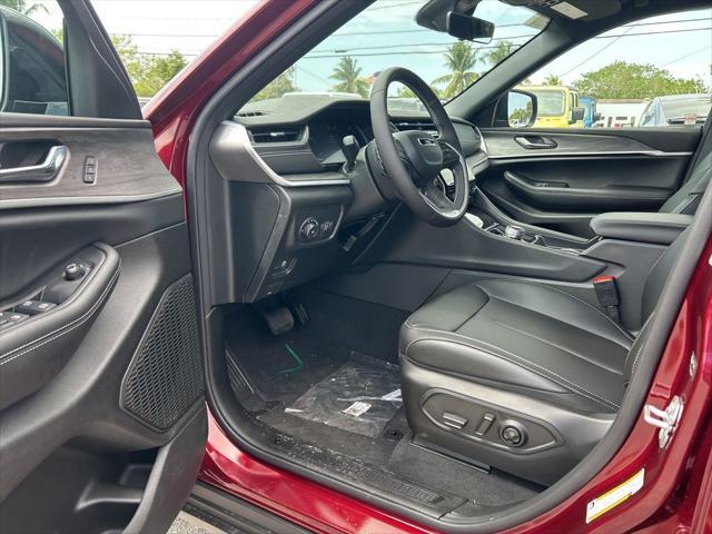 new 2025 Jeep Grand Cherokee car, priced at $43,078