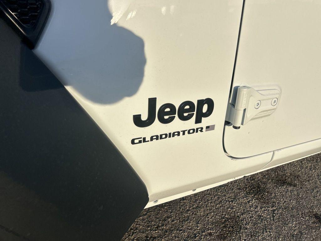 new 2025 Jeep Gladiator car, priced at $35,996