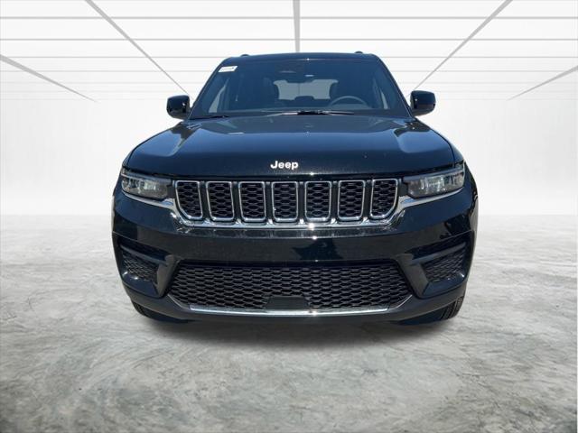 new 2025 Jeep Grand Cherokee car, priced at $38,095