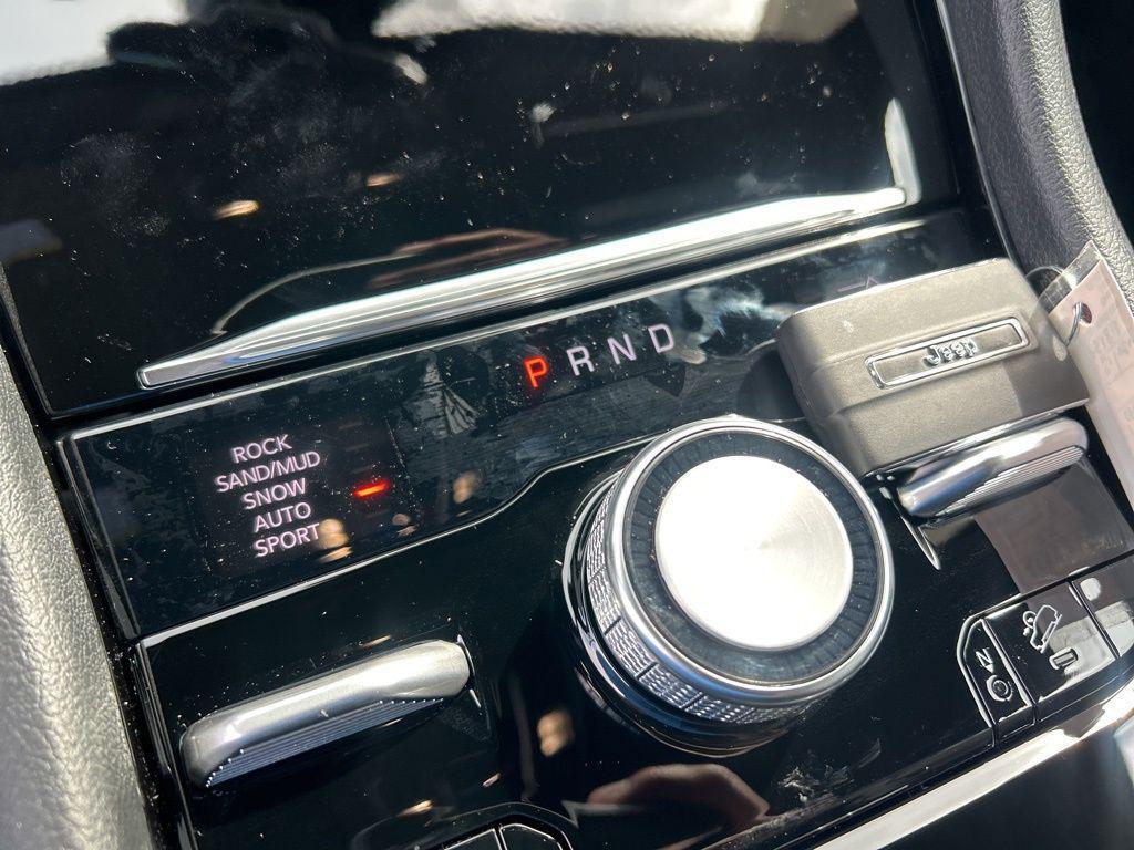 new 2025 Jeep Grand Cherokee car, priced at $57,100