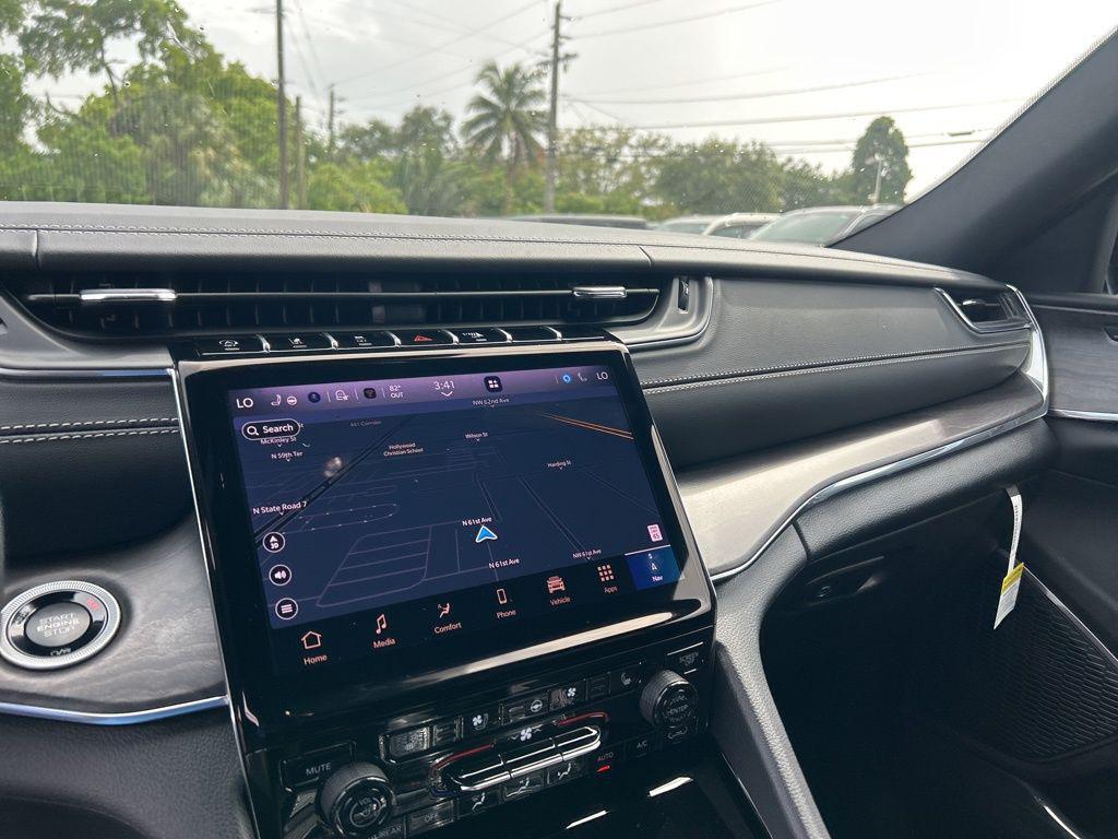 new 2025 Jeep Grand Cherokee car, priced at $57,100