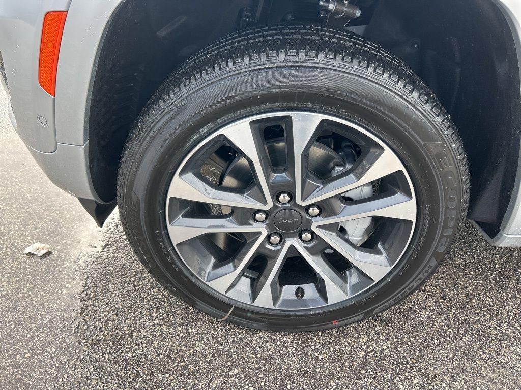 new 2025 Jeep Grand Cherokee car, priced at $57,100