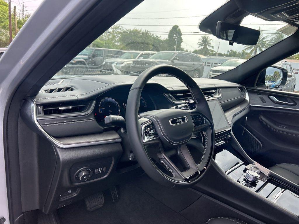 new 2025 Jeep Grand Cherokee car, priced at $57,100