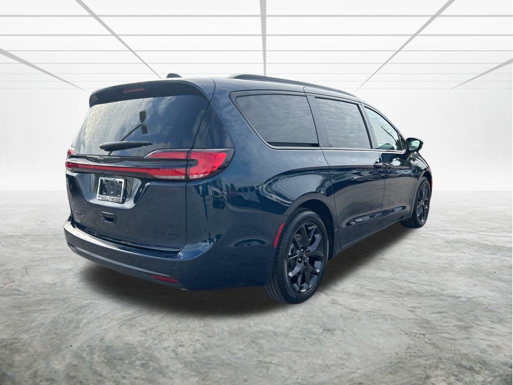 new 2025 Chrysler Pacifica car, priced at $43,084