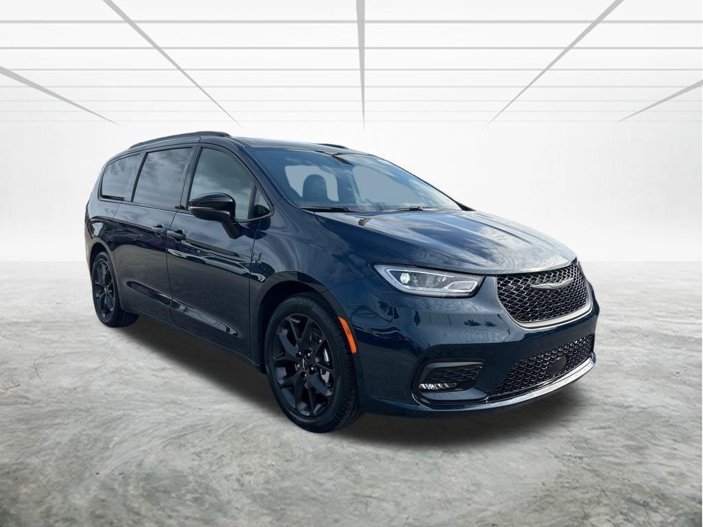 new 2025 Chrysler Pacifica car, priced at $43,084