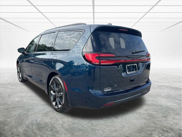 new 2025 Chrysler Pacifica car, priced at $47,502