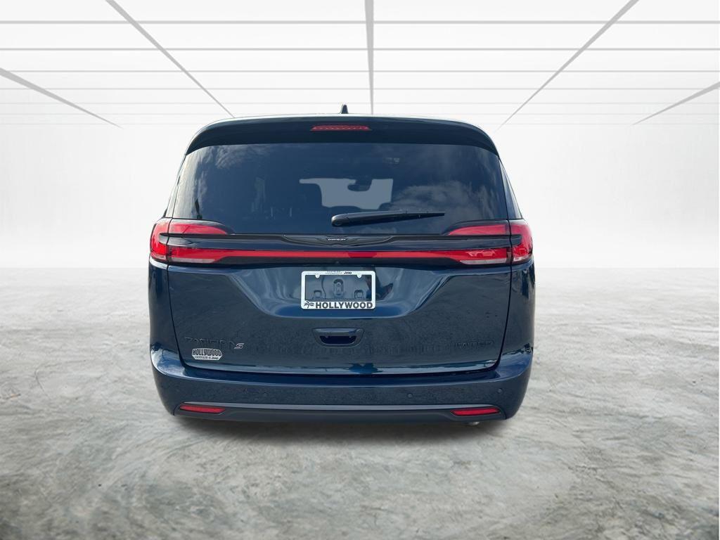 new 2025 Chrysler Pacifica car, priced at $43,084