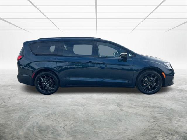 new 2025 Chrysler Pacifica car, priced at $47,502