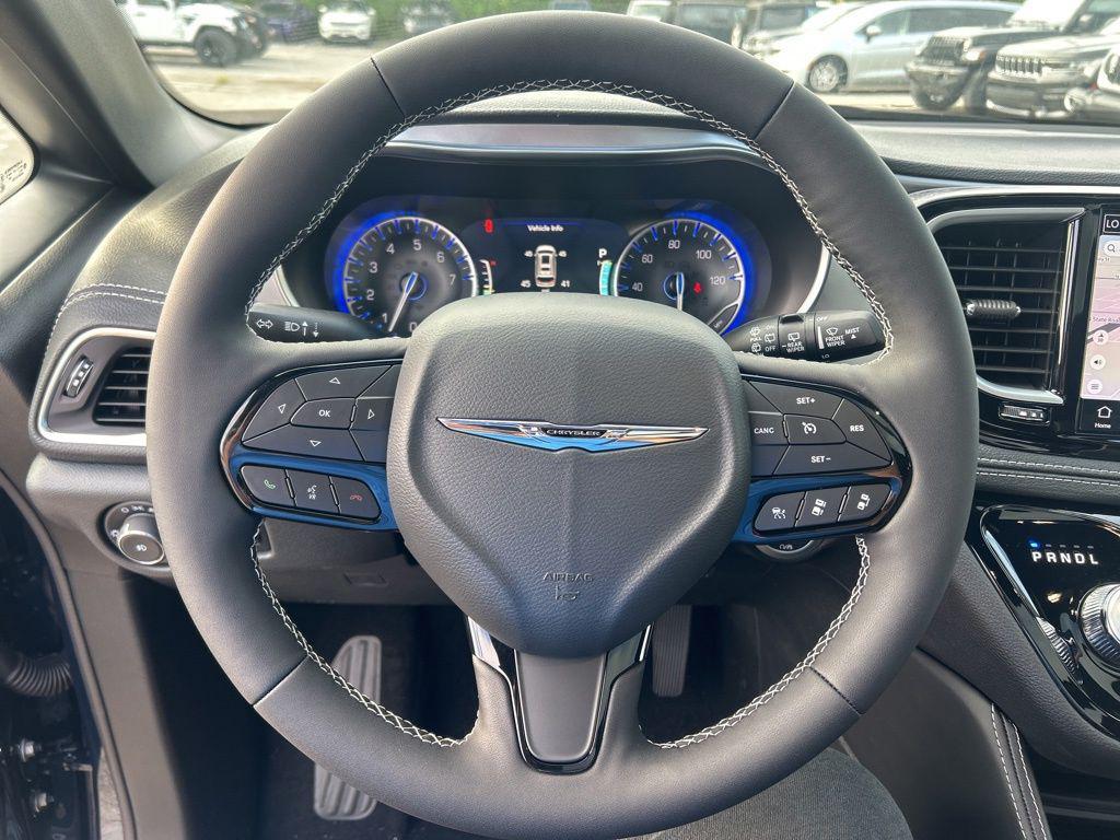 new 2025 Chrysler Pacifica car, priced at $43,084