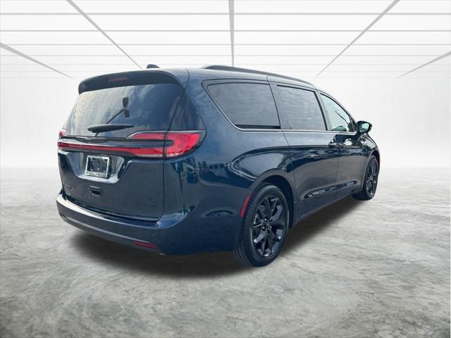 new 2025 Chrysler Pacifica car, priced at $47,502